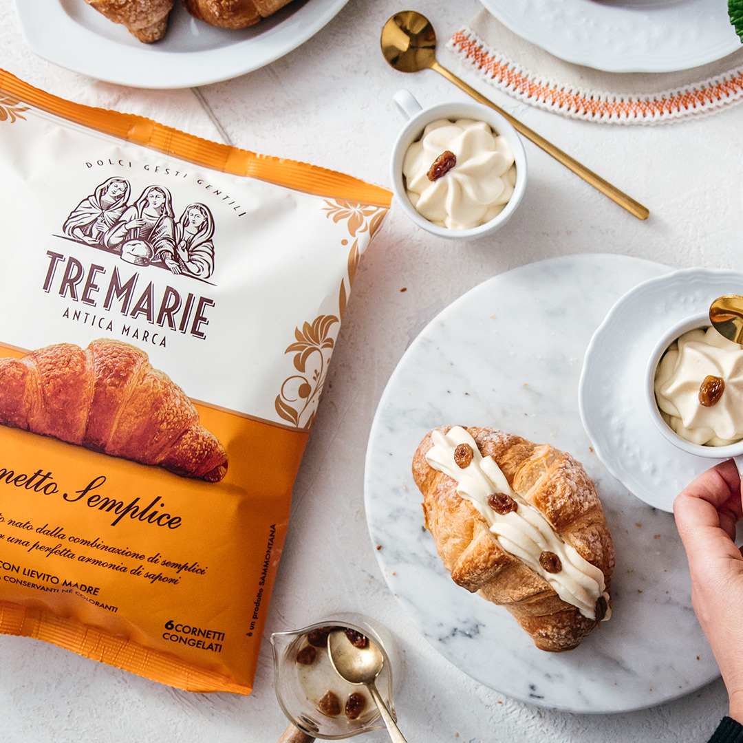 CROISSANT TRE MARIE CON CHANTILLY ALLO ZABAIONE E UVETTA AL RUM